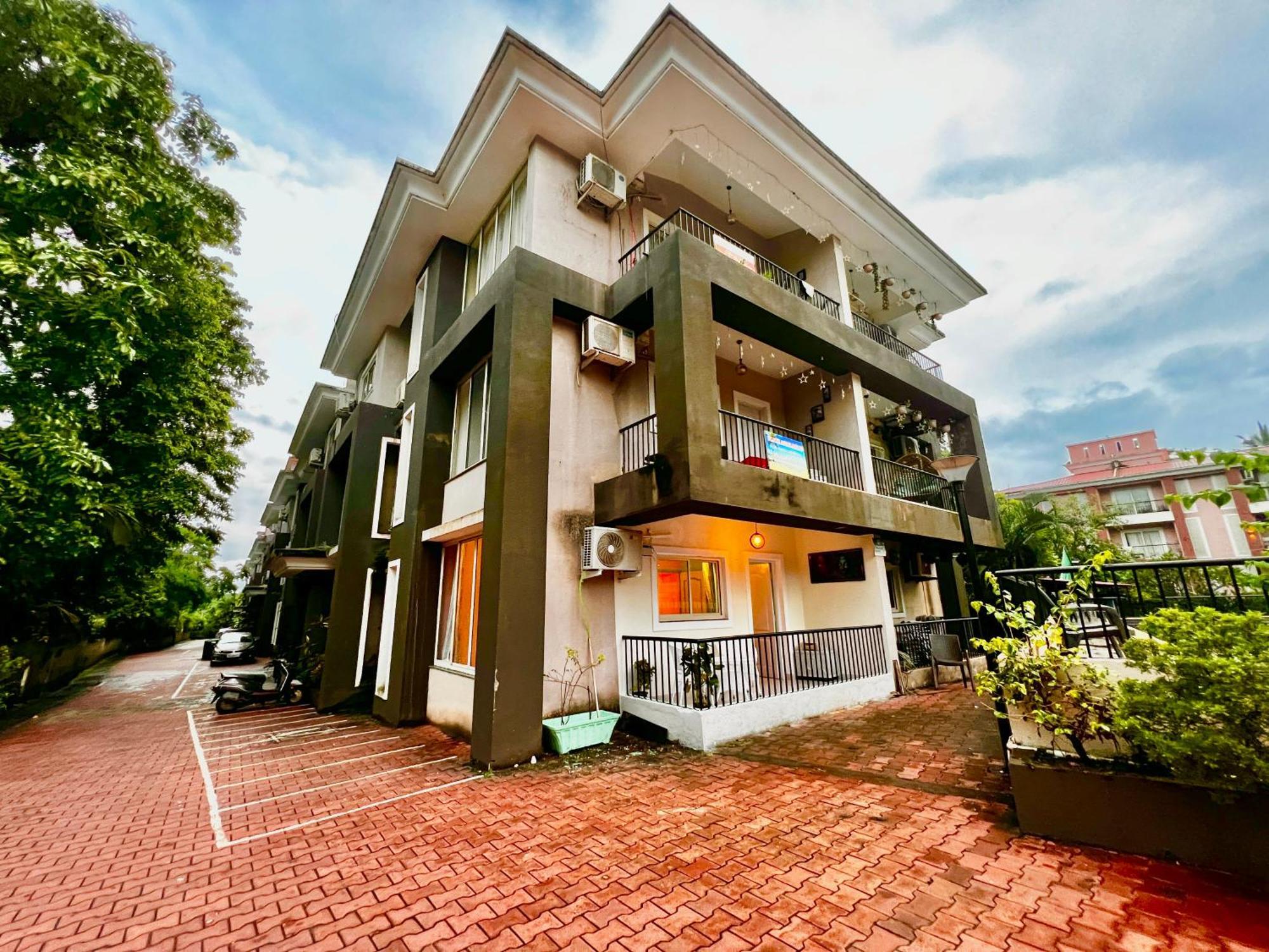 SPARKLING APARTMENT NEAR BEACH POOL & BAR 2bhkX2 Vagator Ngoại thất bức ảnh