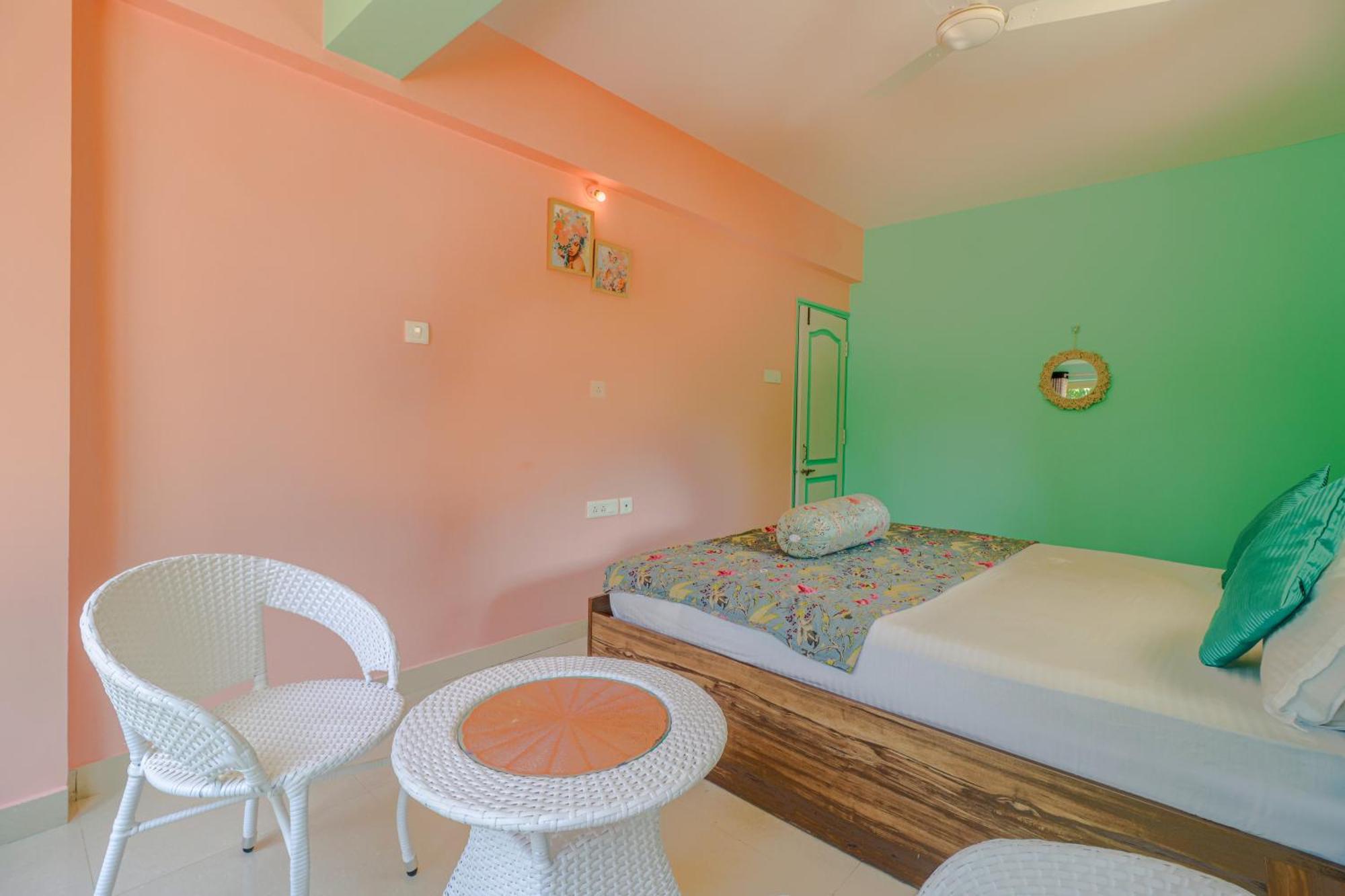 SPARKLING APARTMENT NEAR BEACH POOL & BAR 2bhkX2 Vagator Phòng bức ảnh