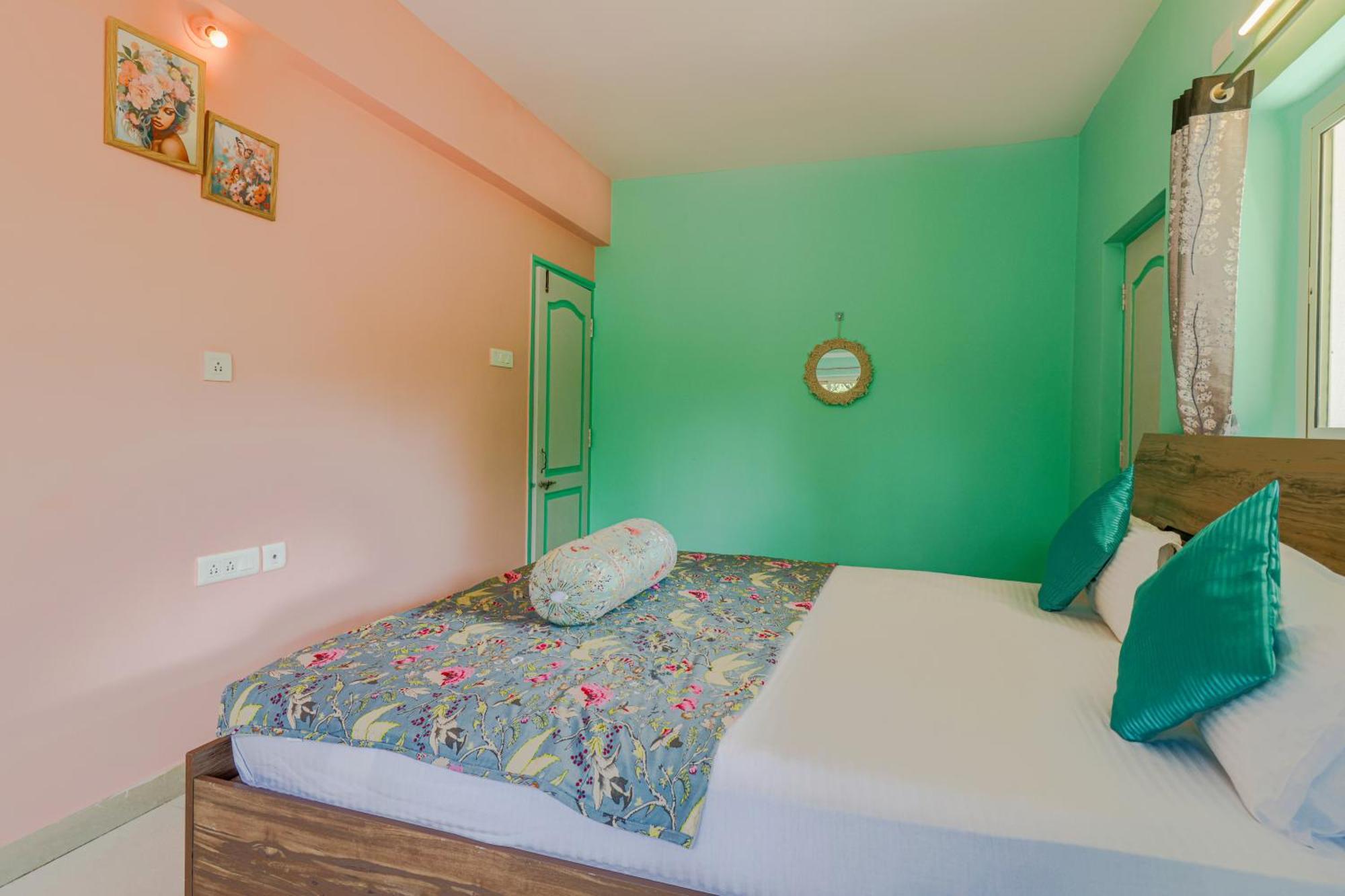 SPARKLING APARTMENT NEAR BEACH POOL & BAR 2bhkX2 Vagator Phòng bức ảnh