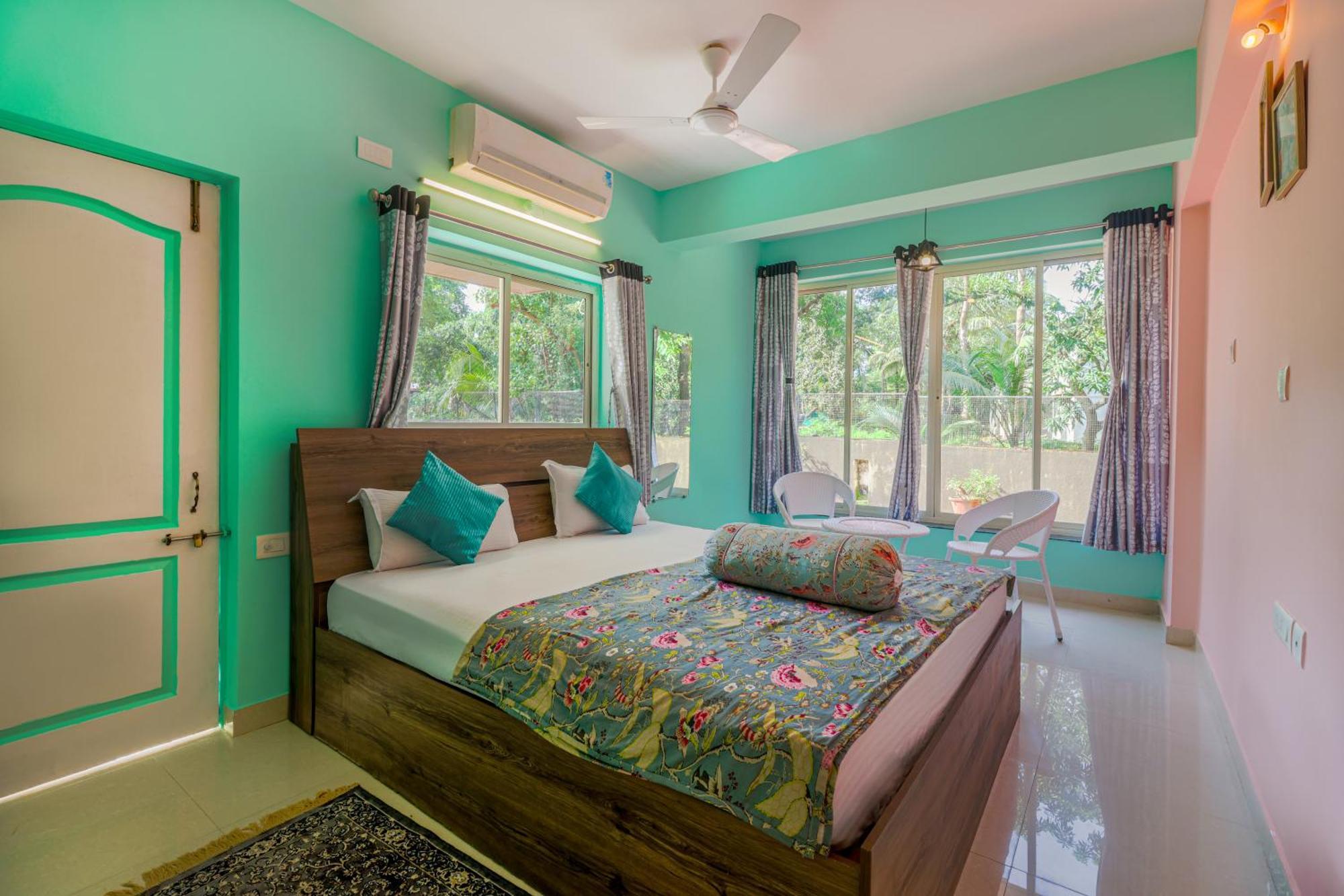 SPARKLING APARTMENT NEAR BEACH POOL & BAR 2bhkX2 Vagator Ngoại thất bức ảnh